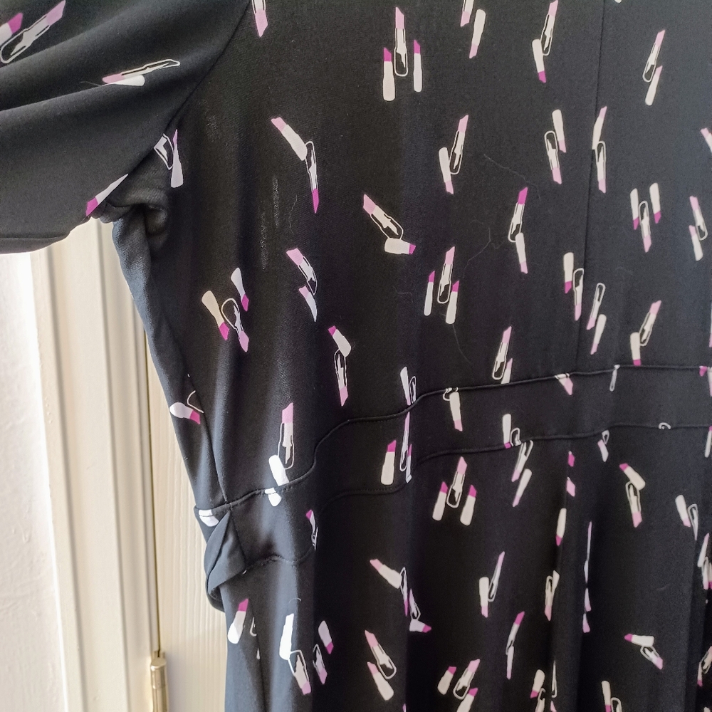 NWT Lane Bryant Faux-wrap Tulip Dress with Adorable Lipstck Pattern 26/28W - Picture 5 of 5